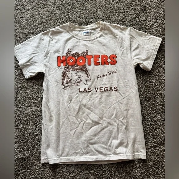 Hooters tee shirt - Picture 1 of 5